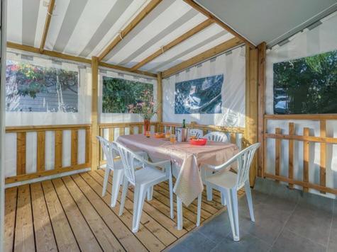 Camping De Brouel Ambon Eksteriør billede